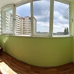 Шота - Квартира З Балконом, Близько До Центру *